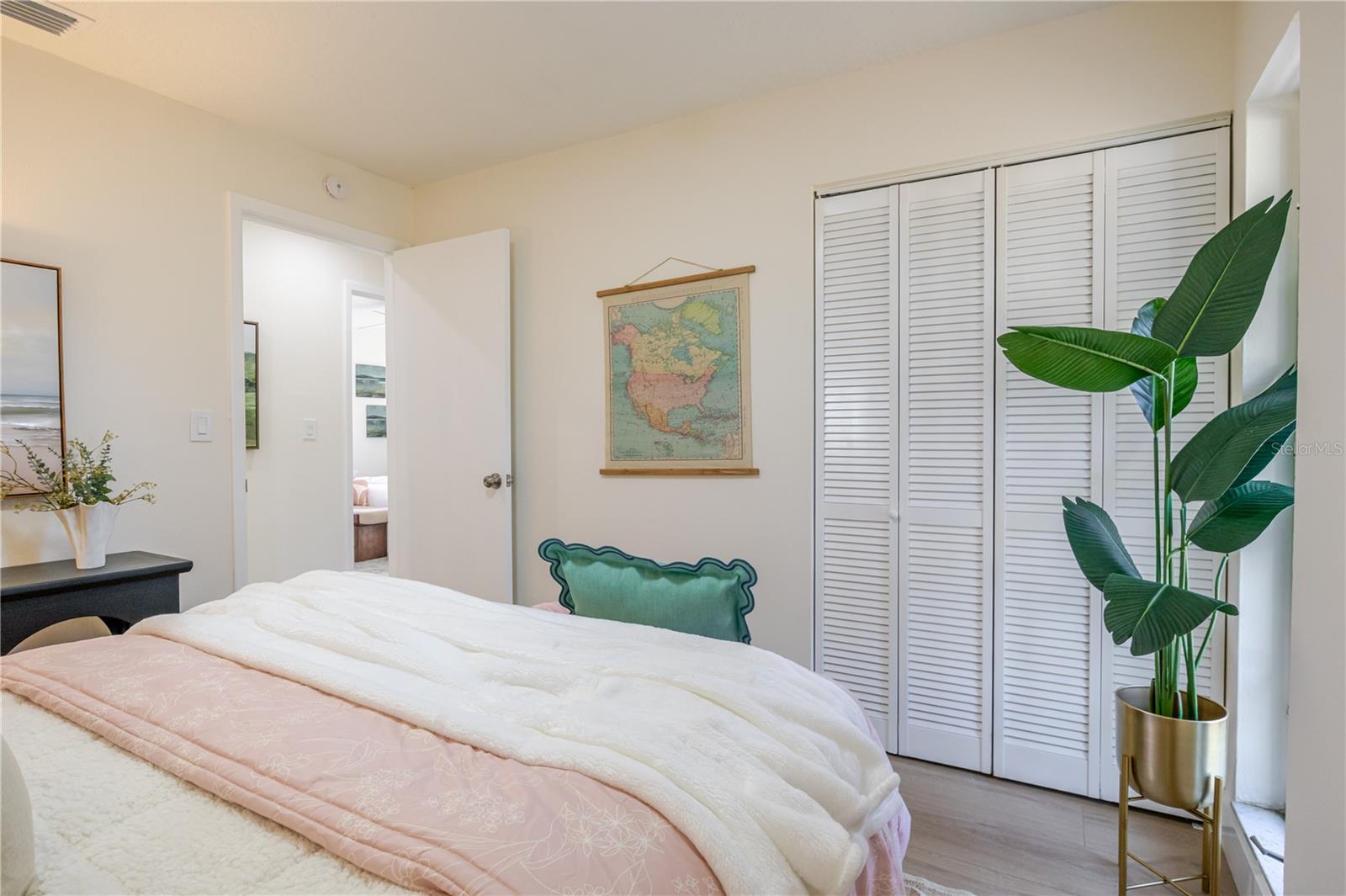 Image 25 of 46 For 2500 Miranda Way S