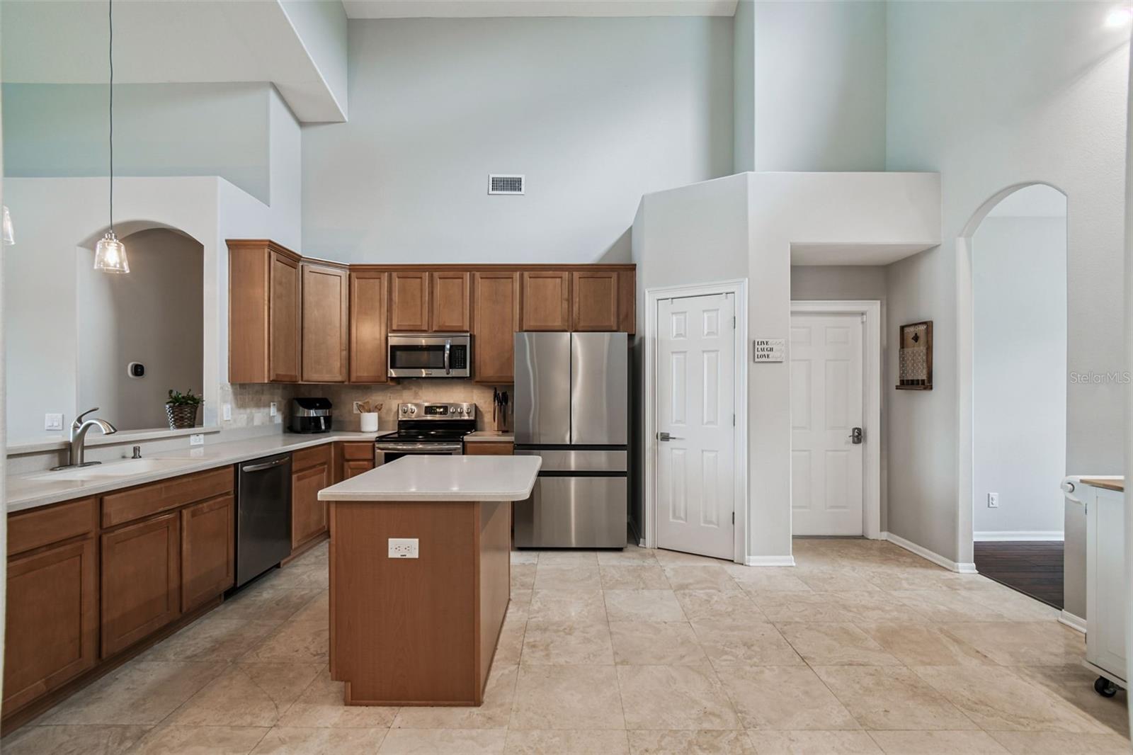 Image 49 of 97 For 16106 Rambling Road