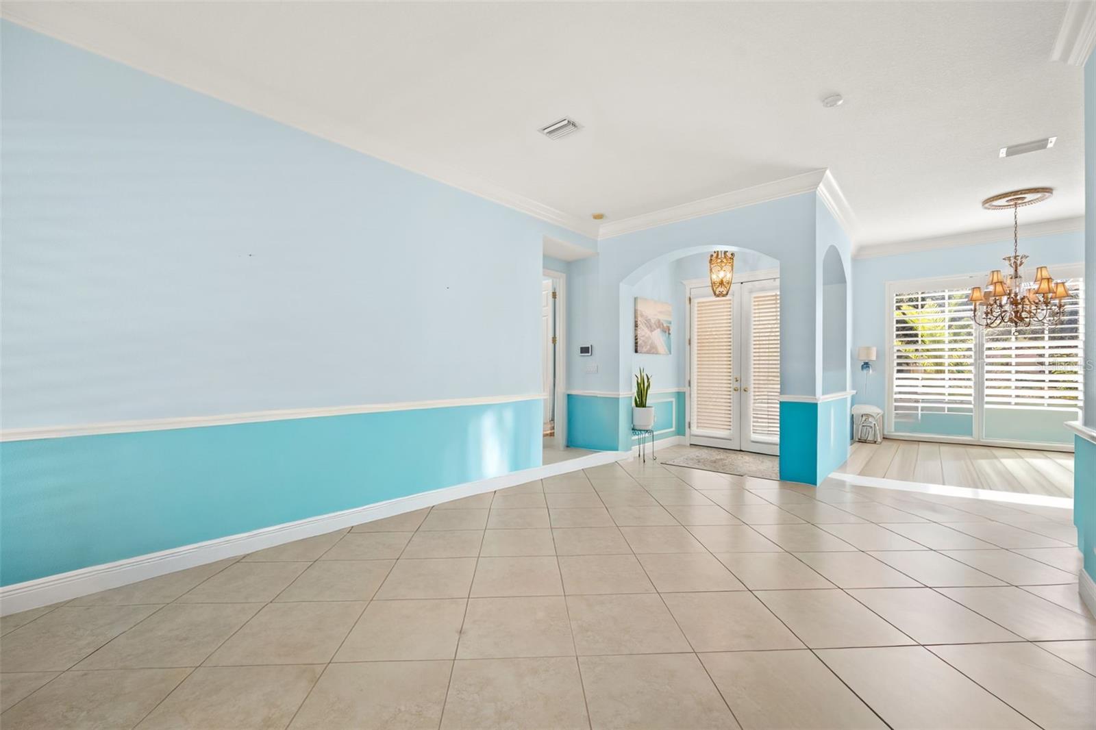 Image 4 of 52 For 6882 Tailfeather Way