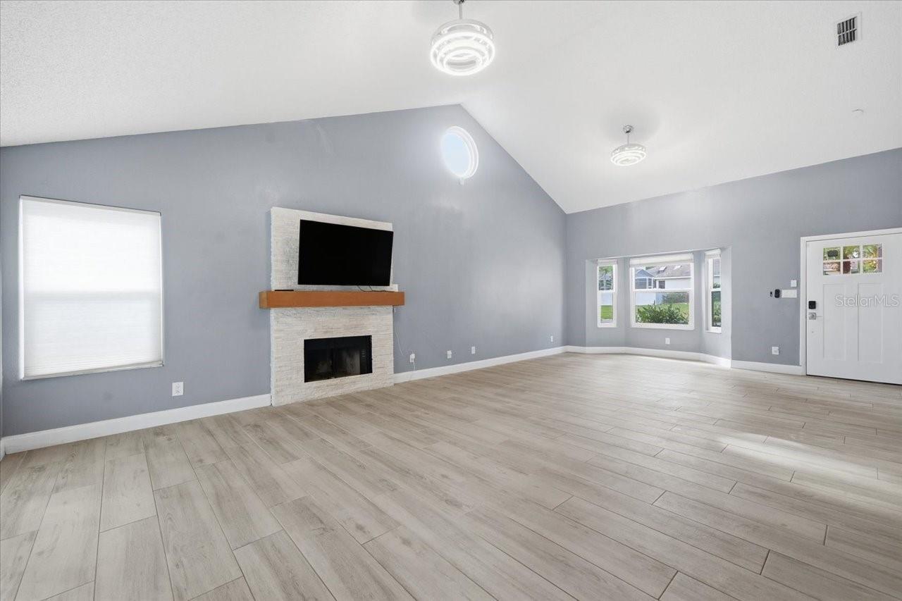 Image 10 of 54 For 14903 Barby Avenue