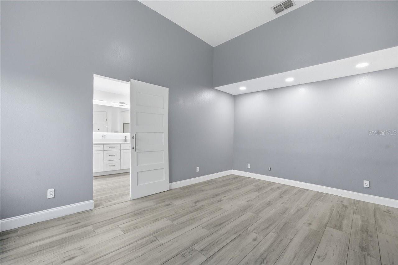 Image 31 of 54 For 14903 Barby Avenue