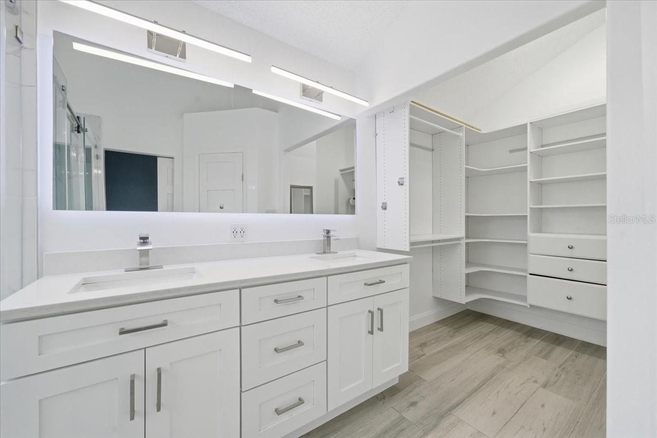 Image 32 of 54 For 14903 Barby Avenue