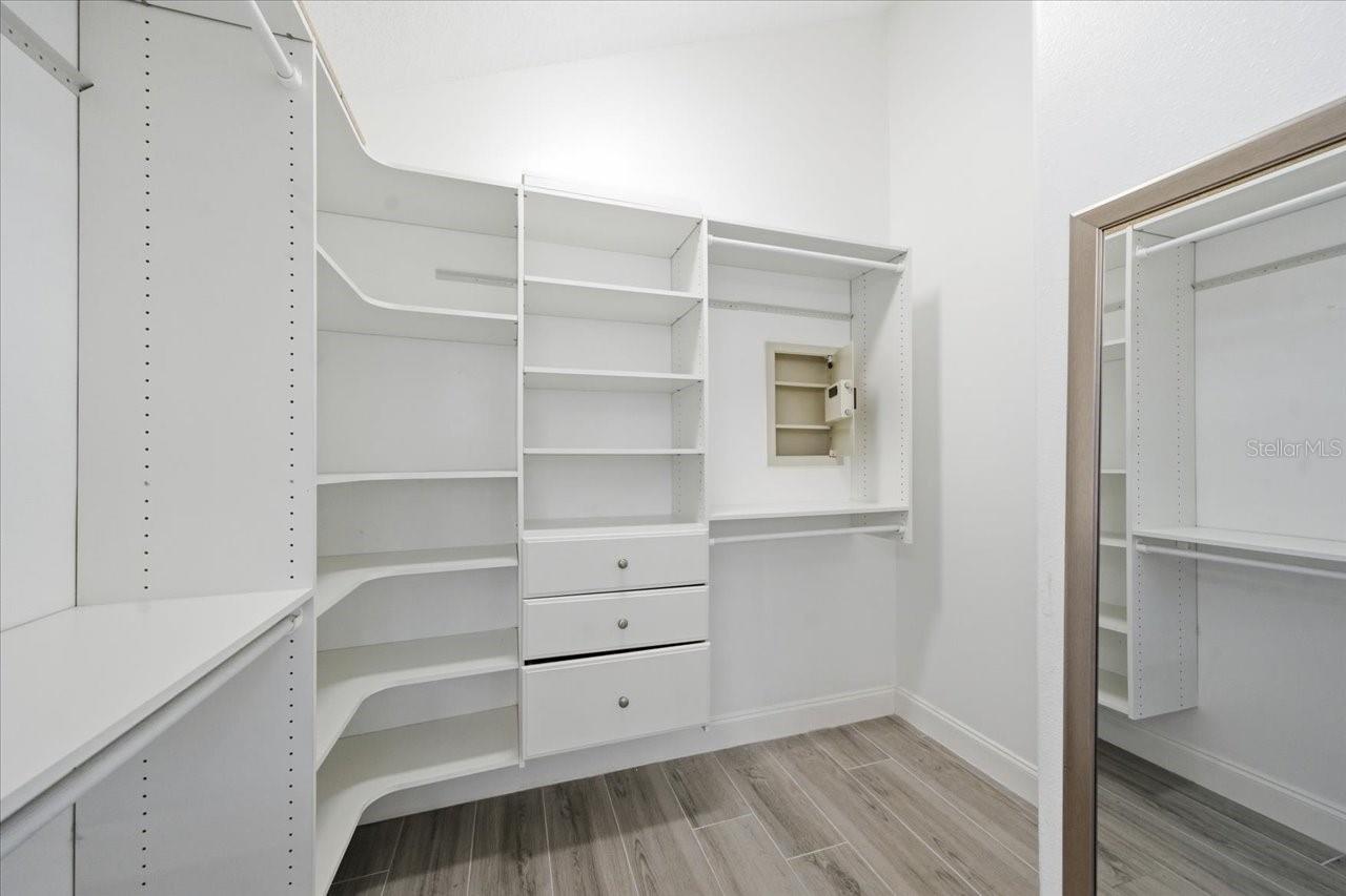 Image 35 of 54 For 14903 Barby Avenue