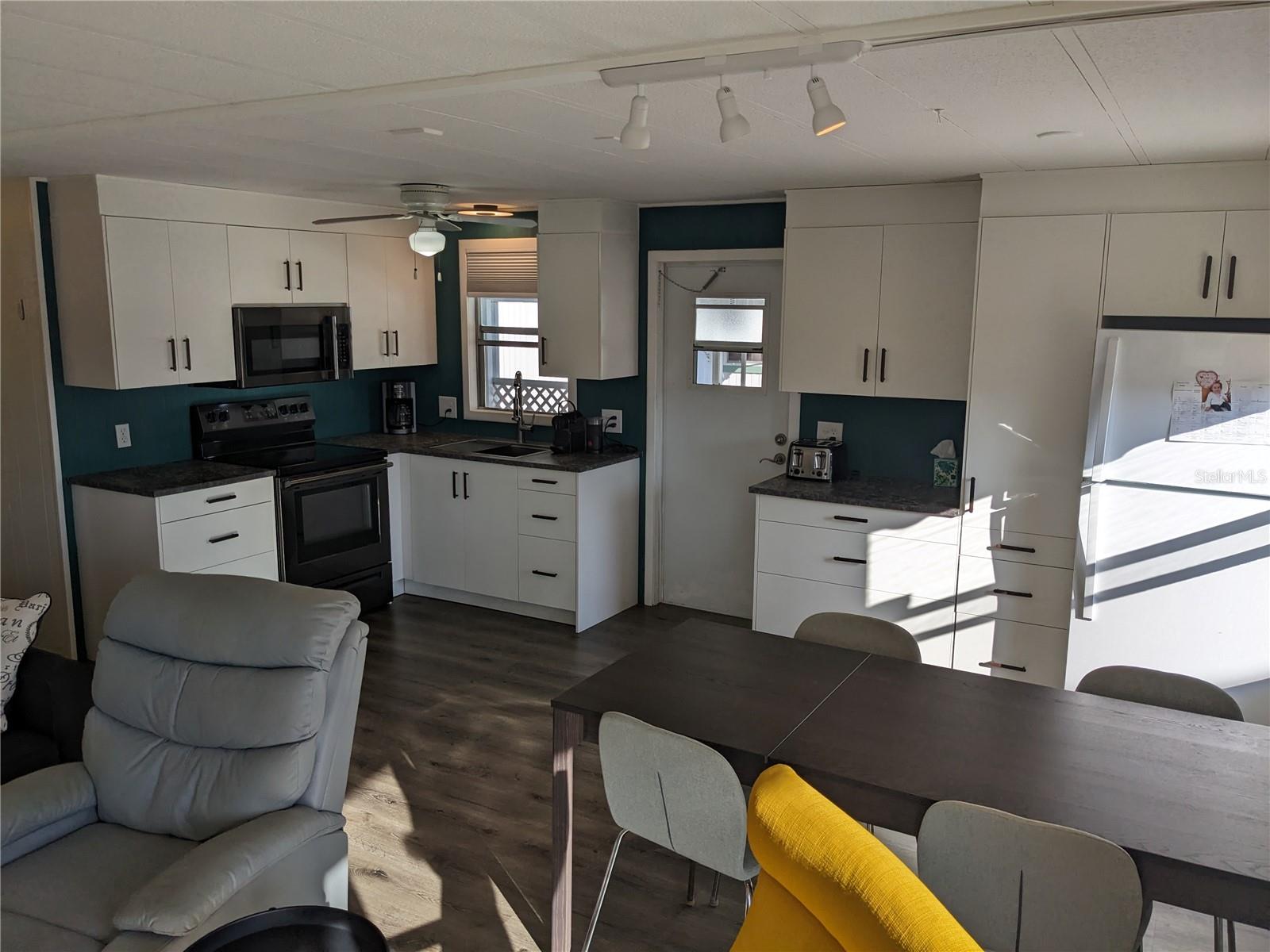 Image 3 of 16 For 800 32nd Avenue S 612