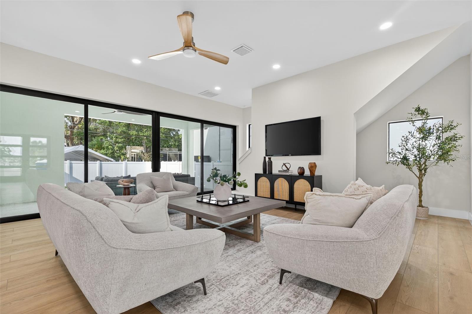 Image 11 of 59 For 4535 26th Avenue S