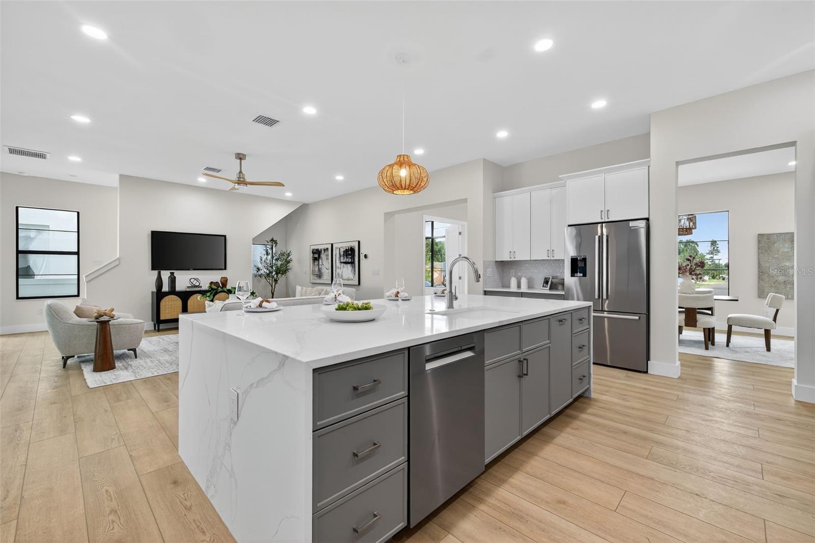 Image 16 of 59 For 4535 26th Avenue S