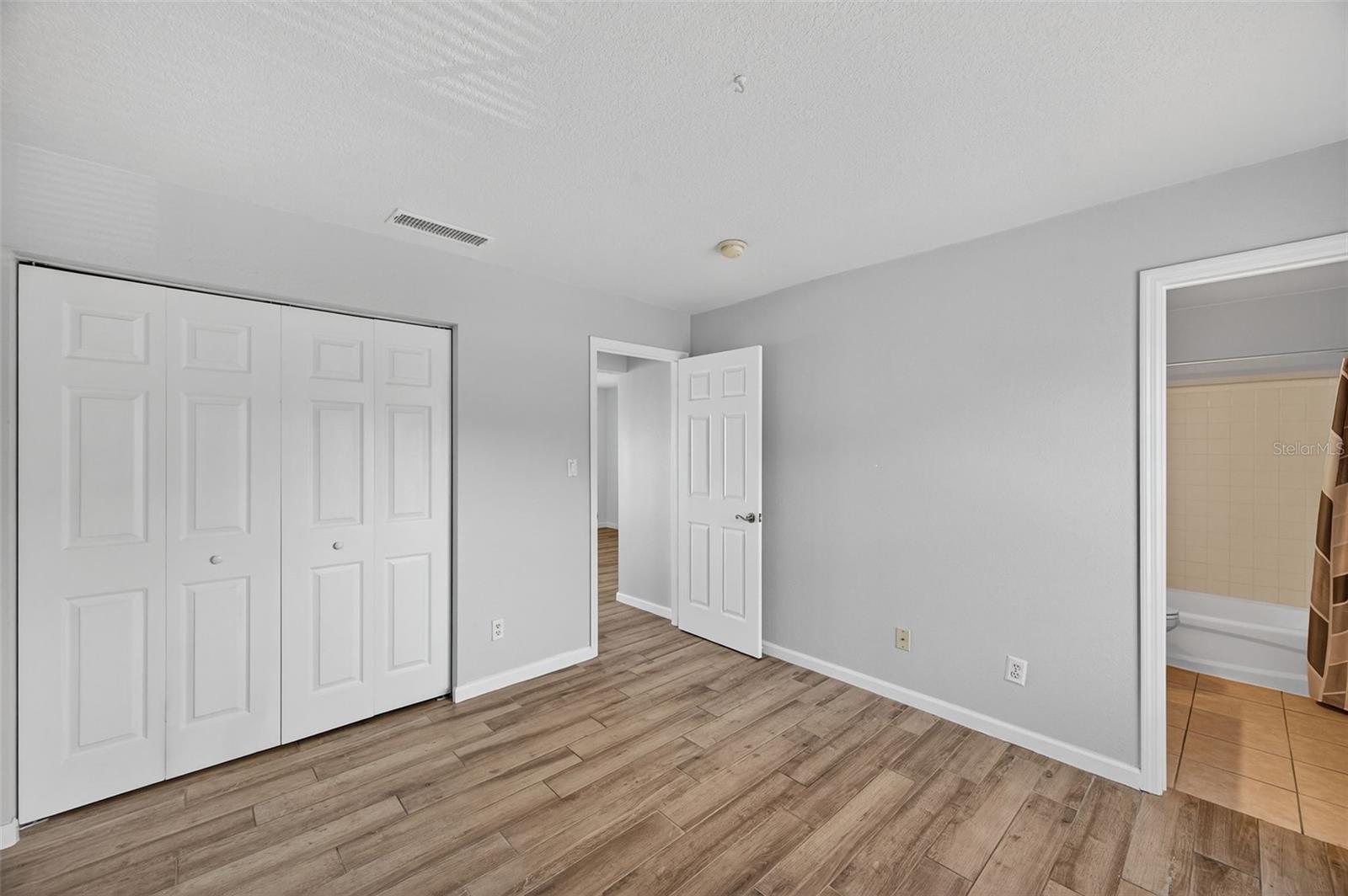 Image 18 of 35 For 4872 Beach Drive Se D