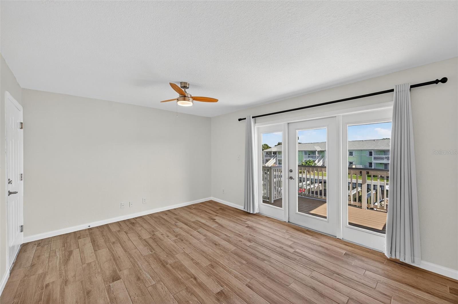 Image 3 of 35 For 4872 Beach Drive Se D