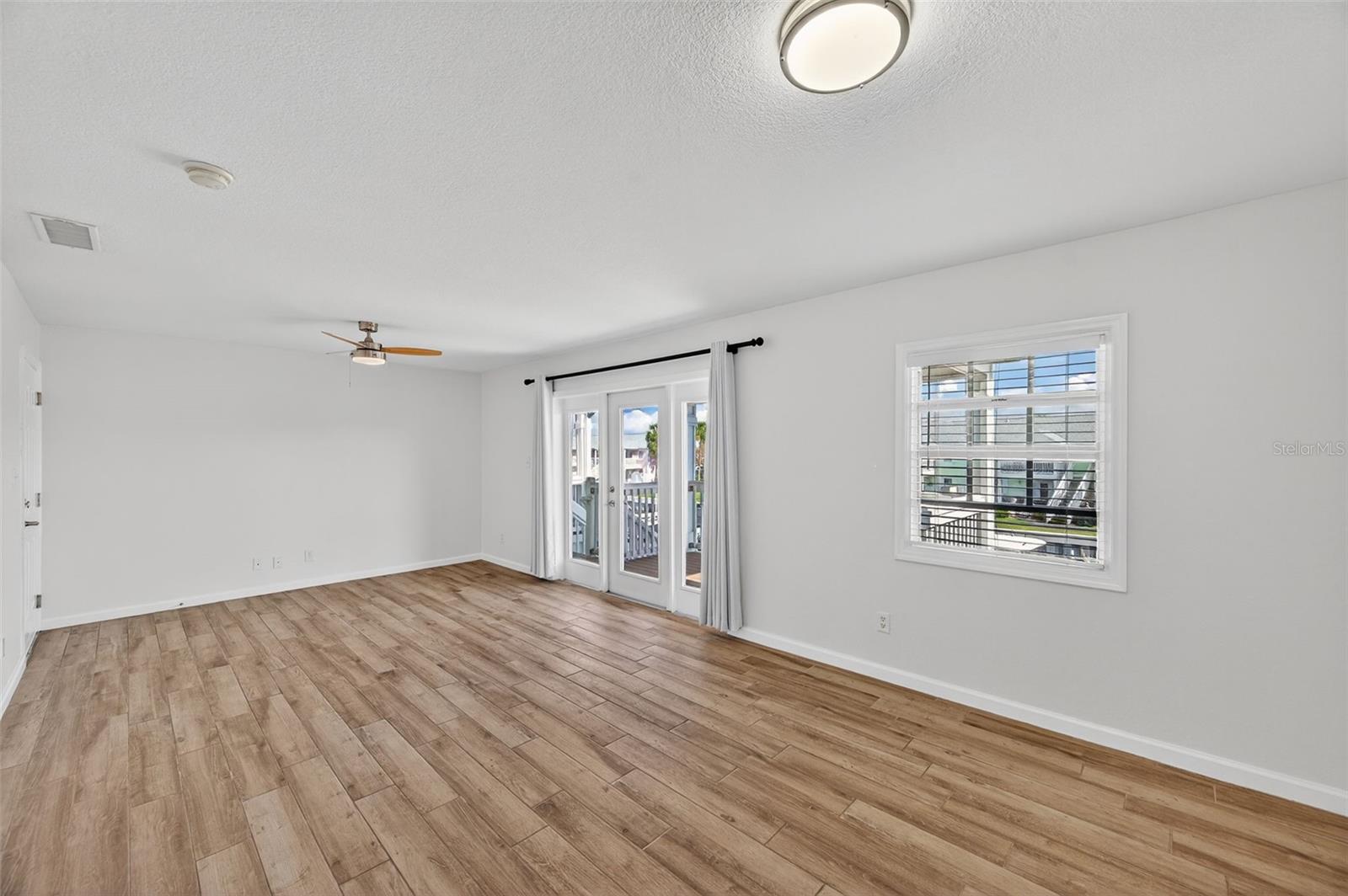 Image 9 of 35 For 4872 Beach Drive Se D