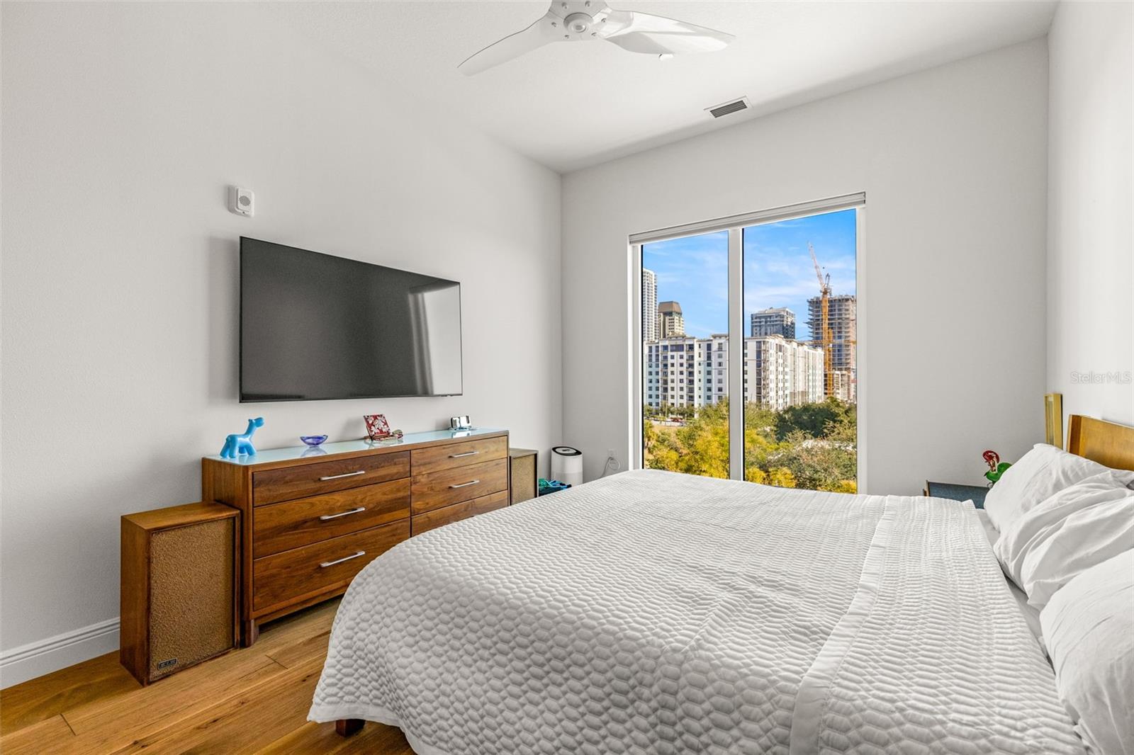 Image 17 of 52 For 600 3rd Avenue S 510