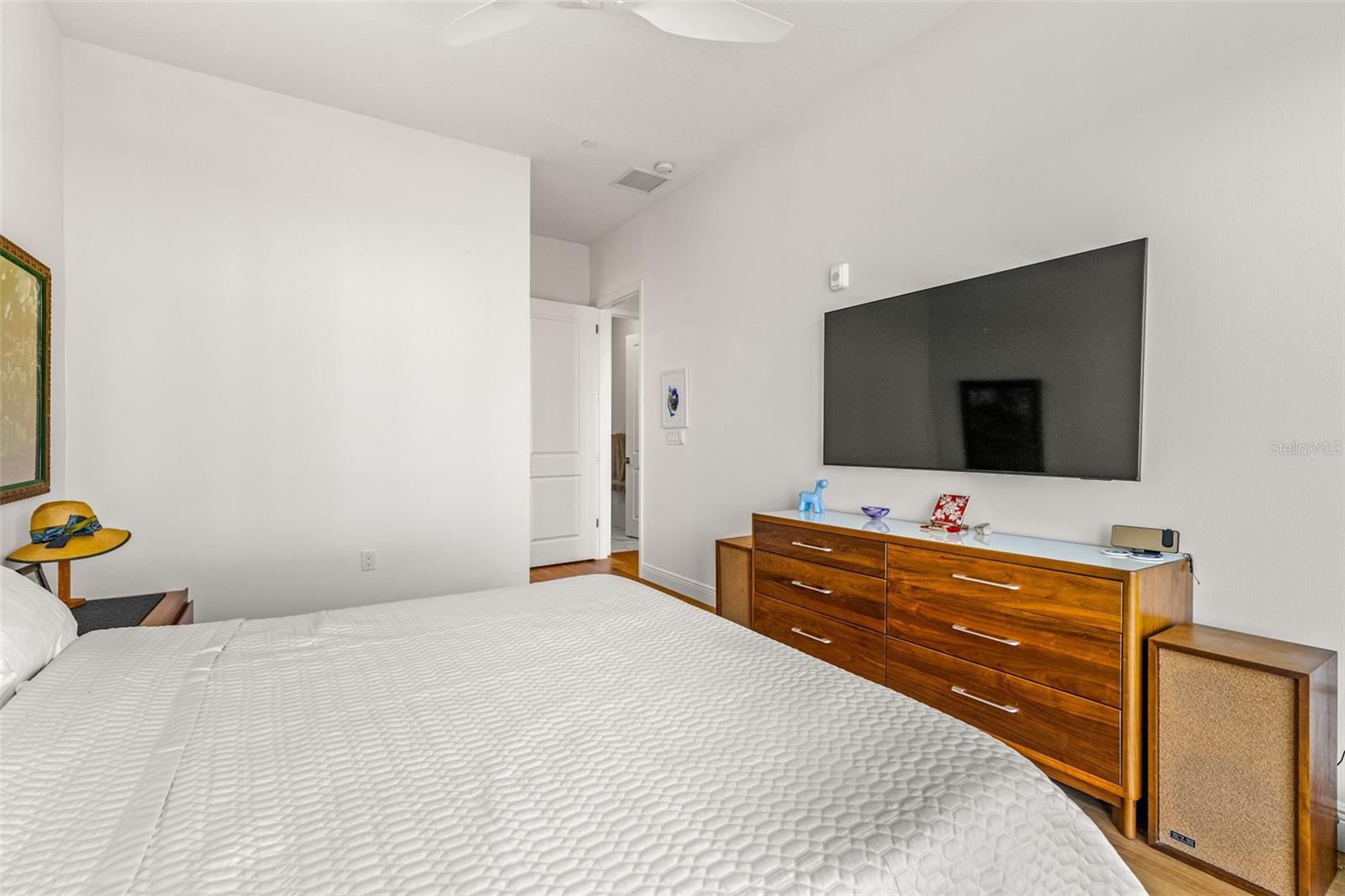 Image 18 of 52 For 600 3rd Avenue S 510