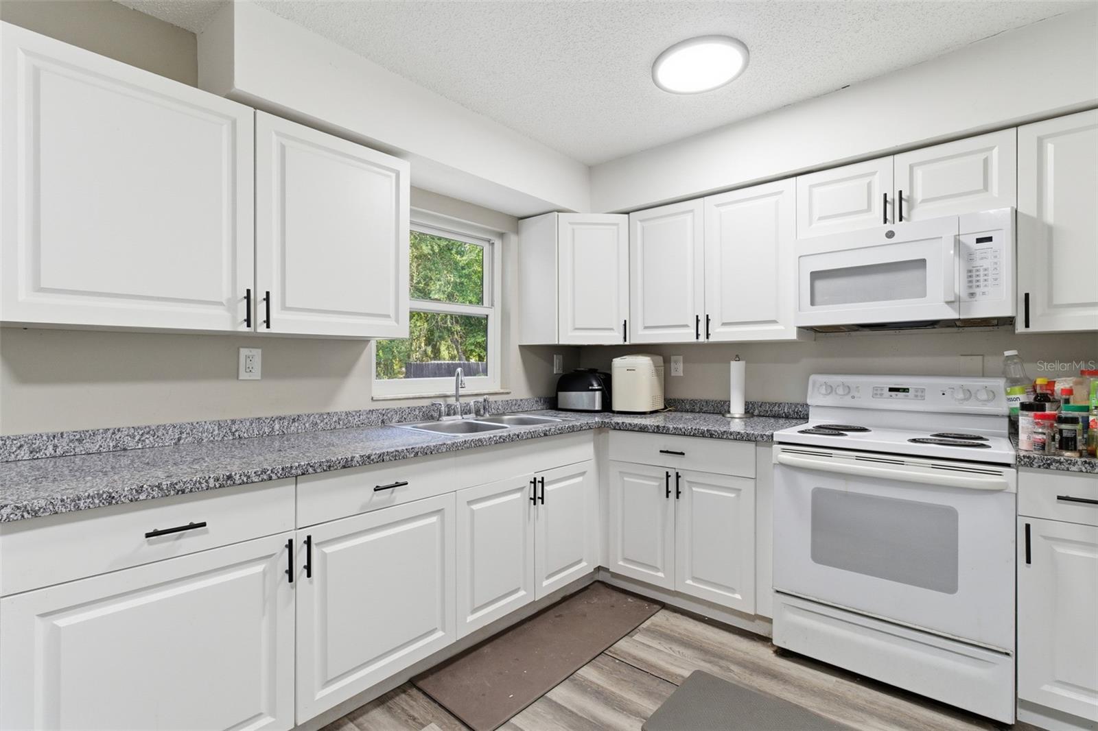 Image 7 of 30 For 150 Rooks Avenue