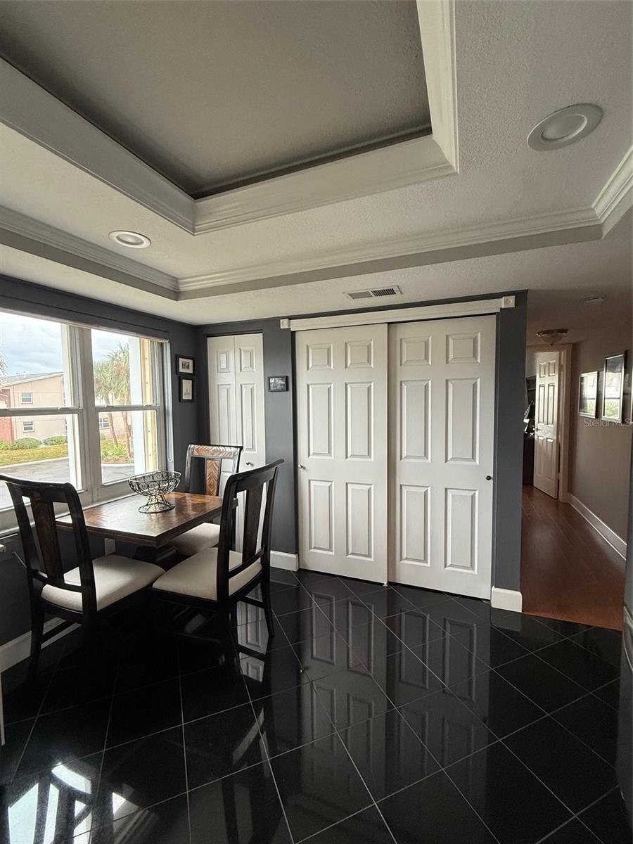 Image 10 of 64 For 7 Elgin Place 202