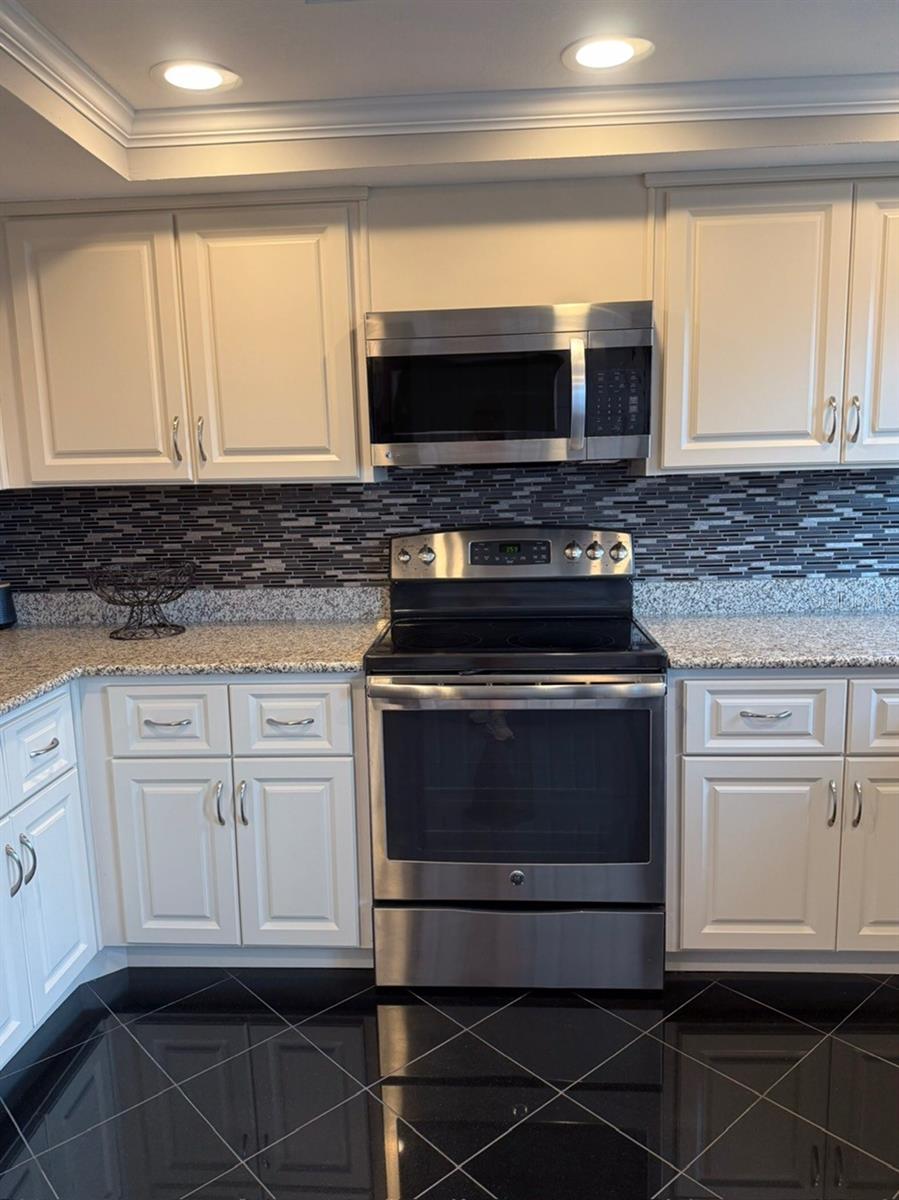 Image 12 of 64 For 7 Elgin Place 202