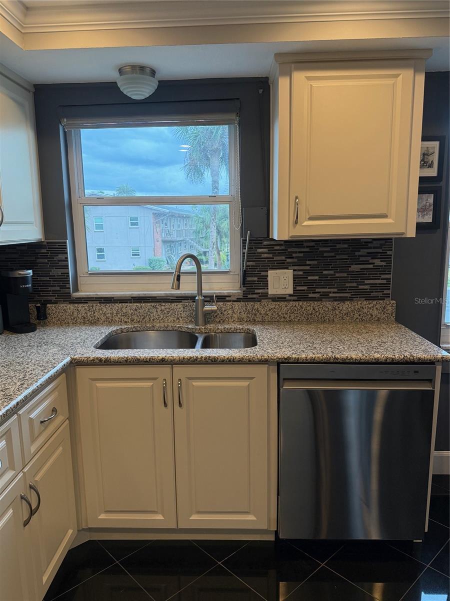 Image 13 of 64 For 7 Elgin Place 202