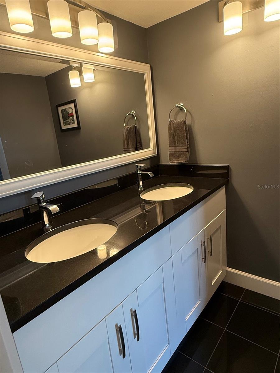 Image 19 of 64 For 7 Elgin Place 202