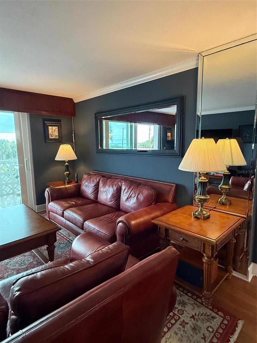 Image 5 of 64 For 7 Elgin Place 202