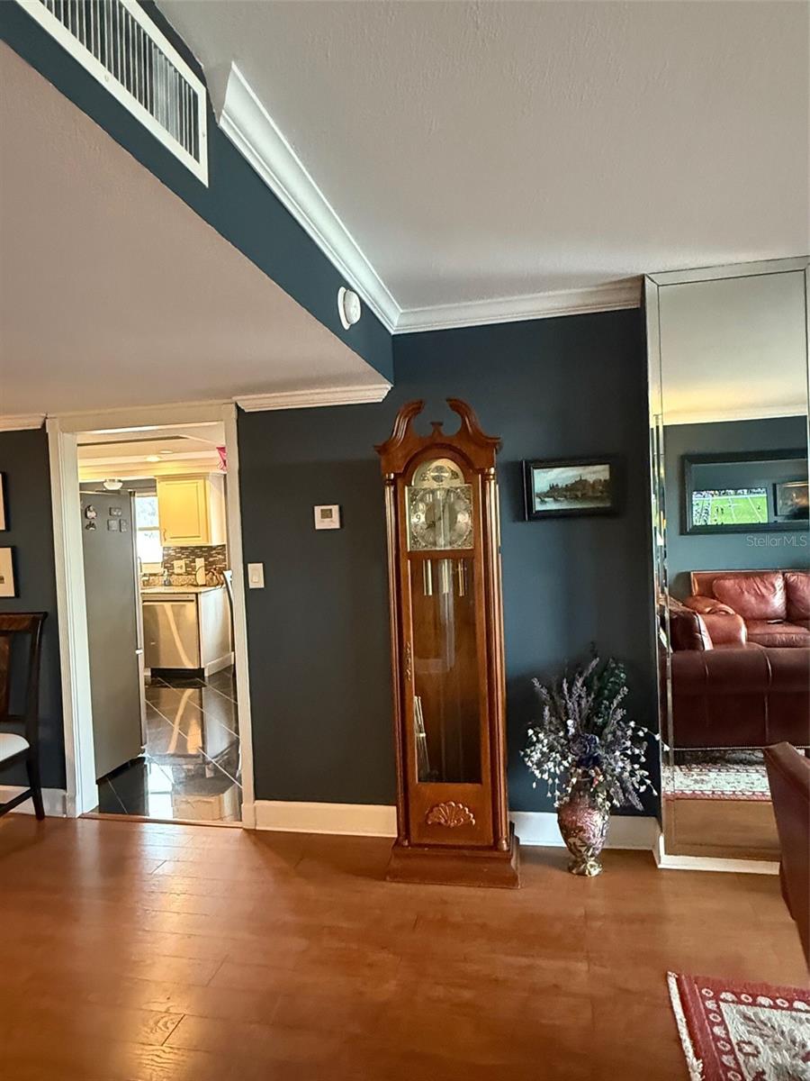 Image 7 of 64 For 7 Elgin Place 202