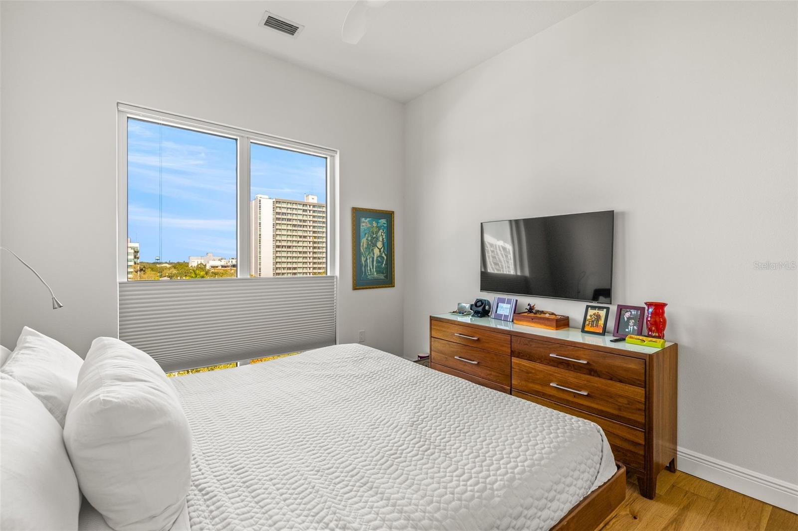 Image 26 of 52 For 600 3rd Avenue S 510