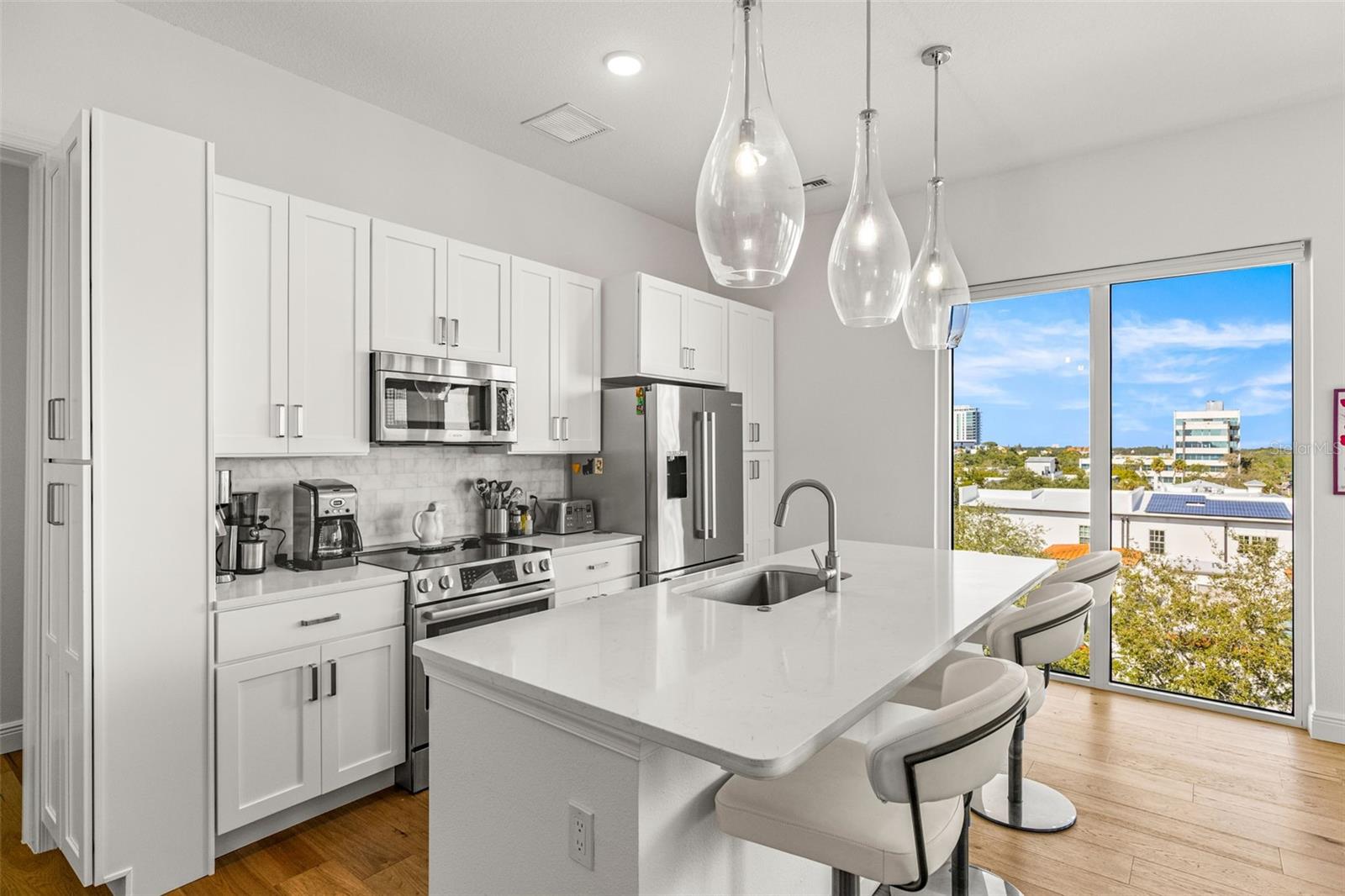 Image 6 of 52 For 600 3rd Avenue S 510