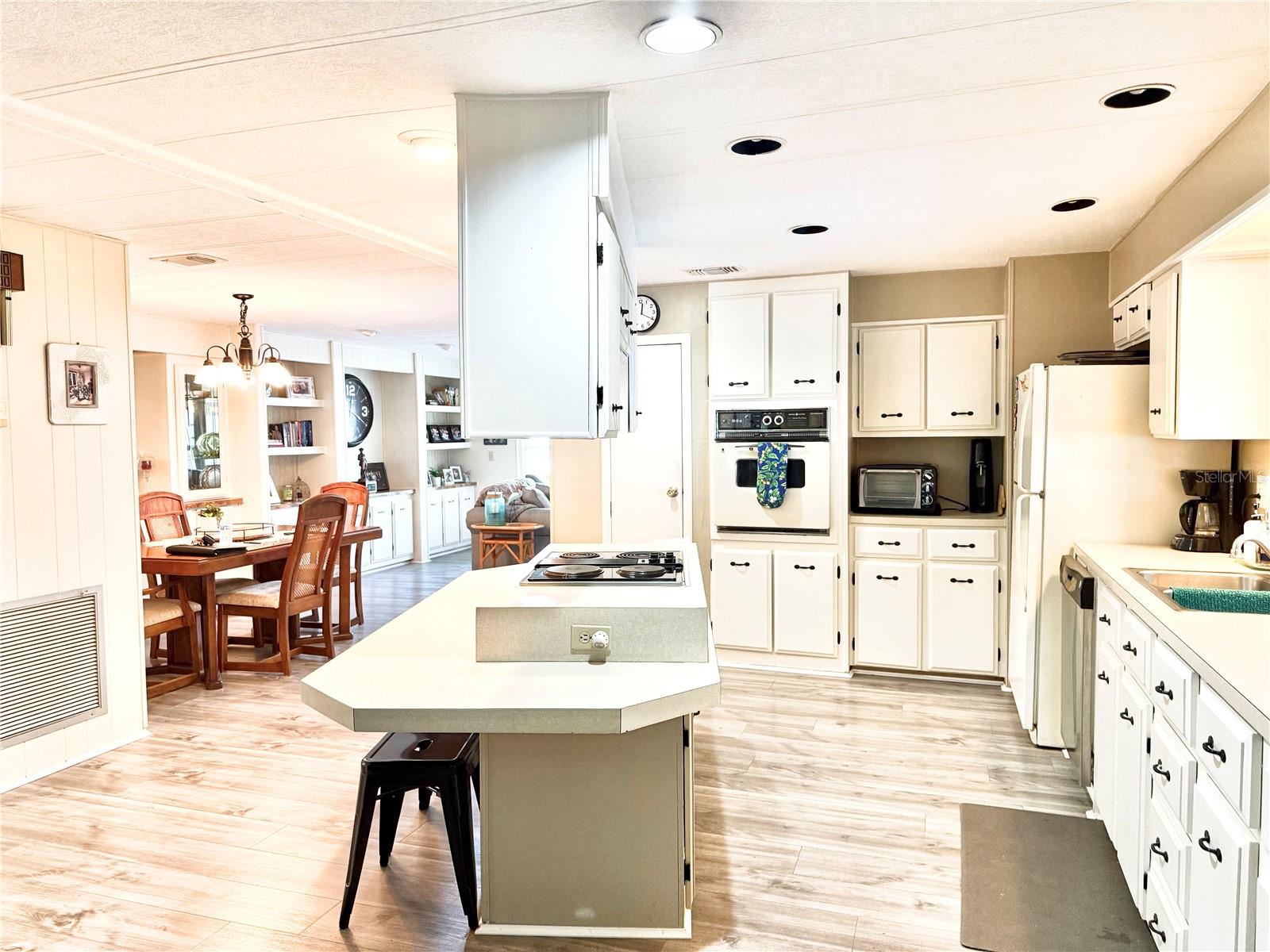 Image 5 of 32 For 8010 Highpoint Boulevard