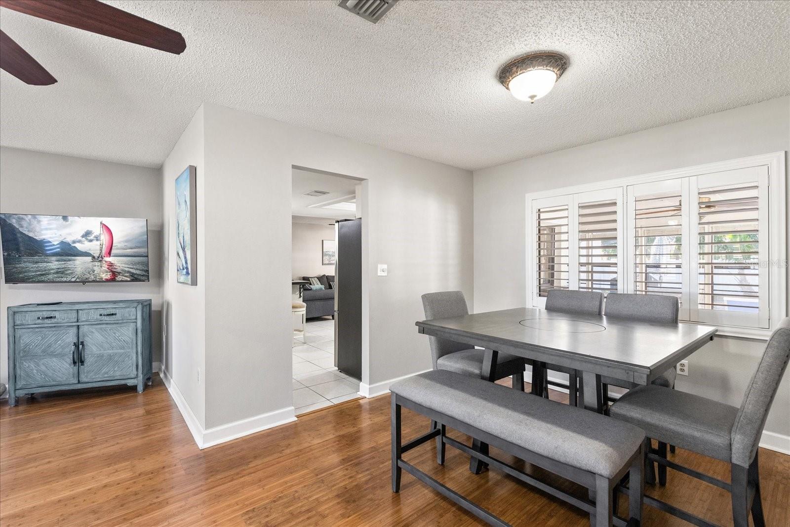 Image 8 of 35 For 9428 Laura Anne Drive