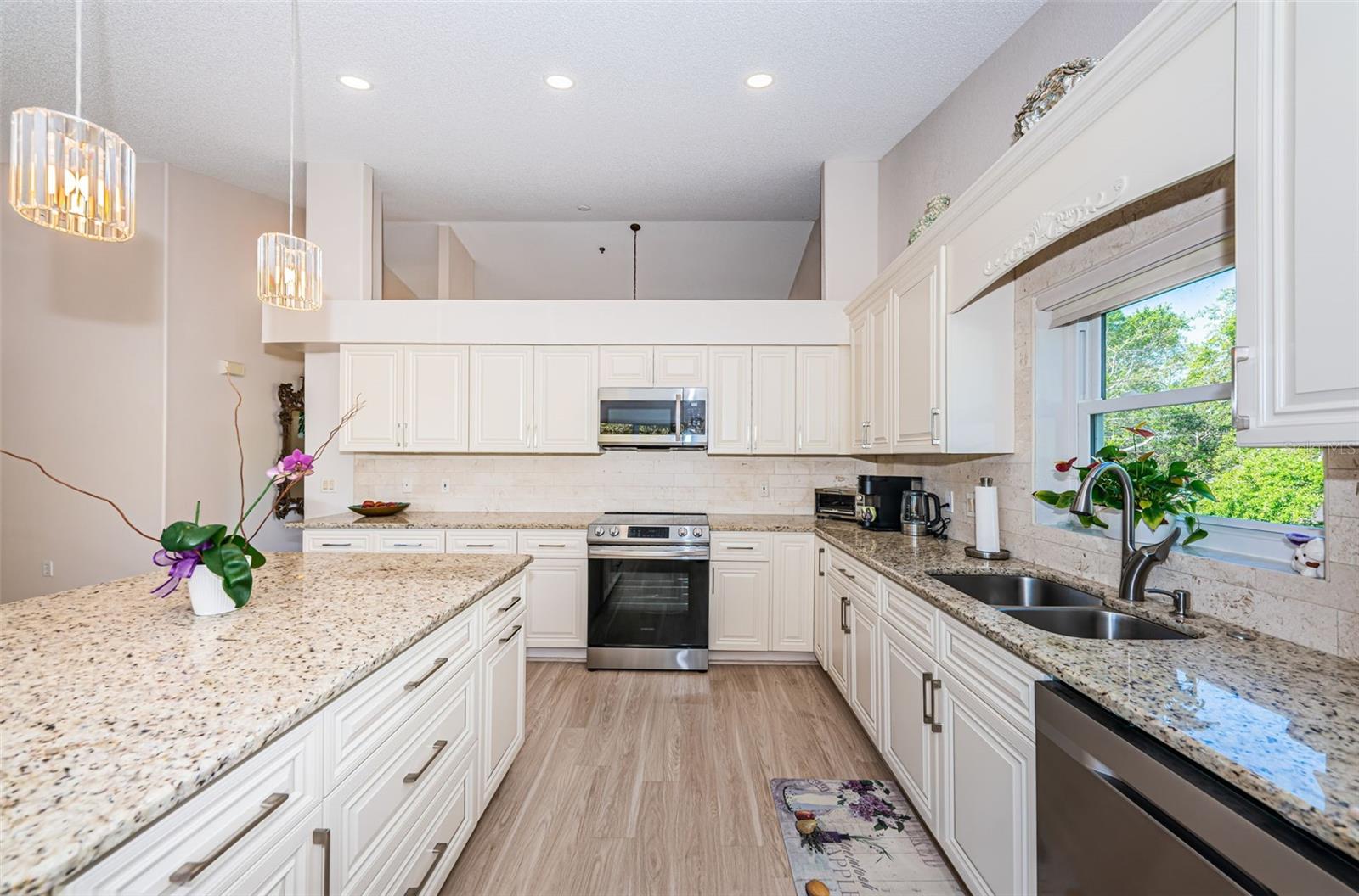 Image 17 of 97 For 2019 Utopian Drive W 310