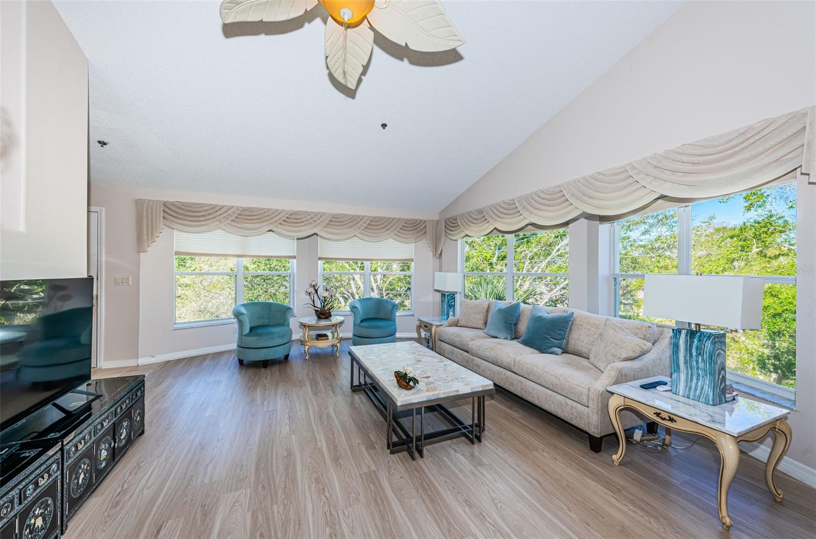 Image 7 of 97 For 2019 Utopian Drive W 310