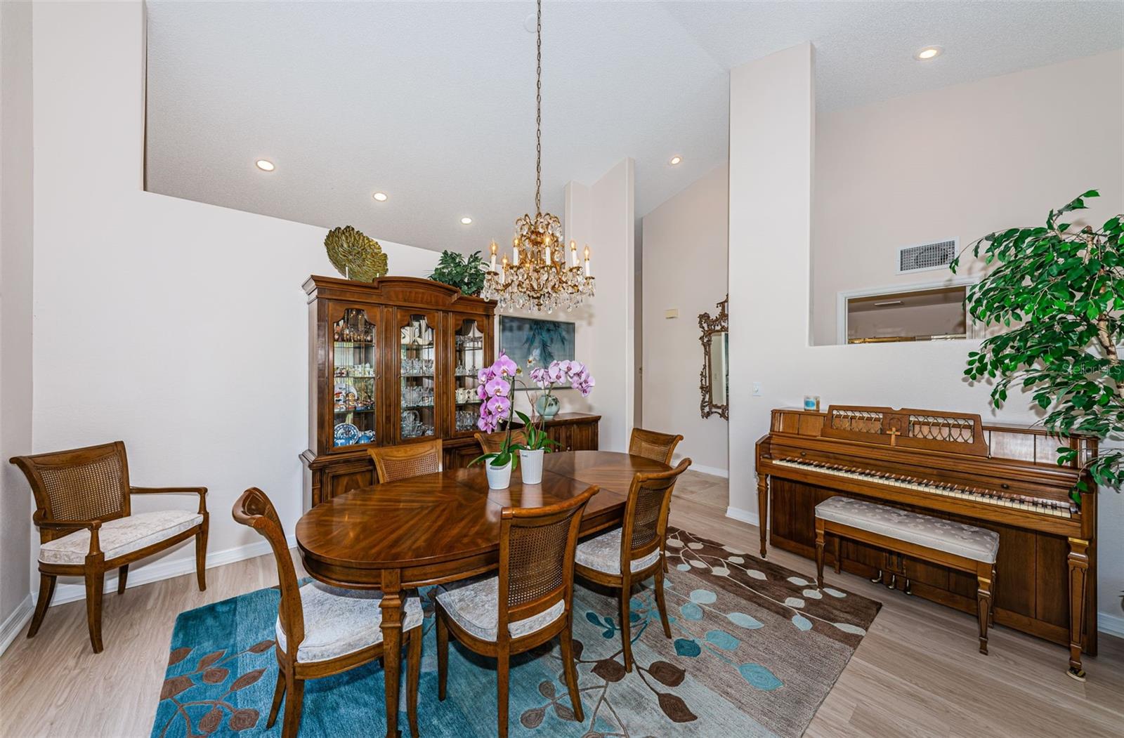 Image 9 of 97 For 2019 Utopian Drive W 310