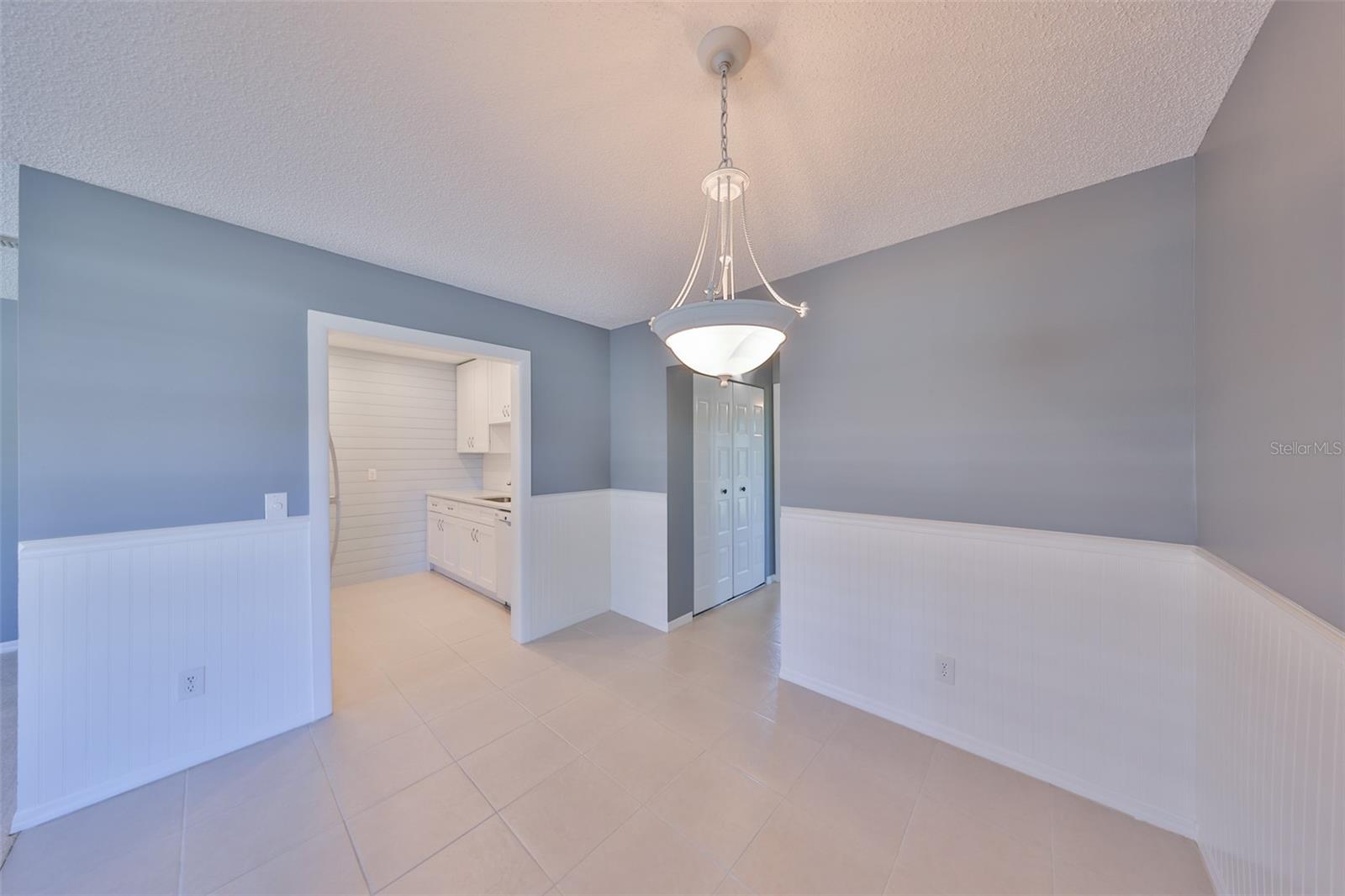 Image 10 of 38 For 124 Gloucester Boulevard 355j