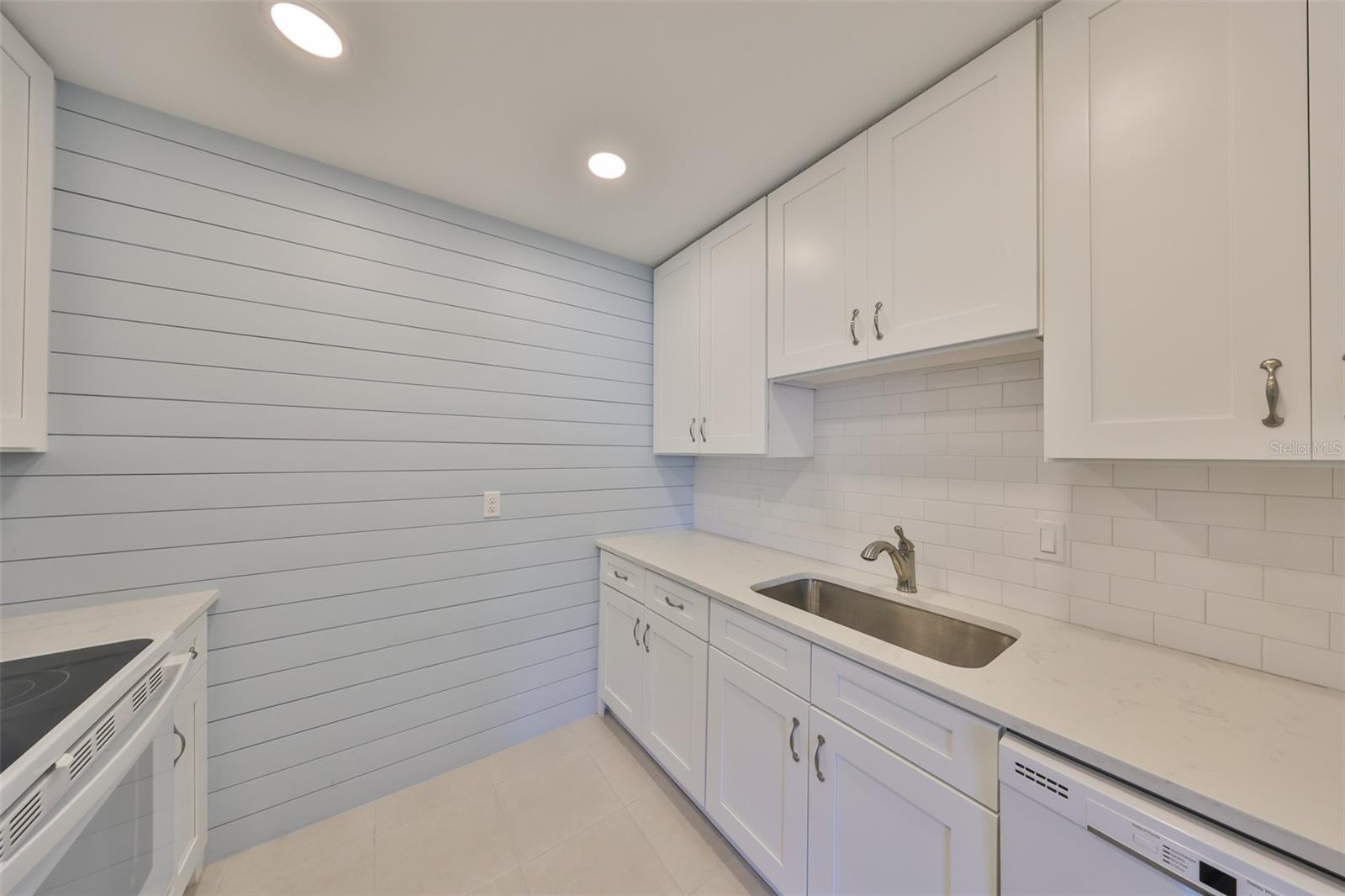 Image 13 of 38 For 124 Gloucester Boulevard 355j