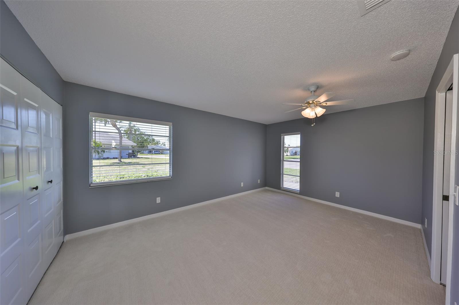 Image 20 of 38 For 124 Gloucester Boulevard 355j