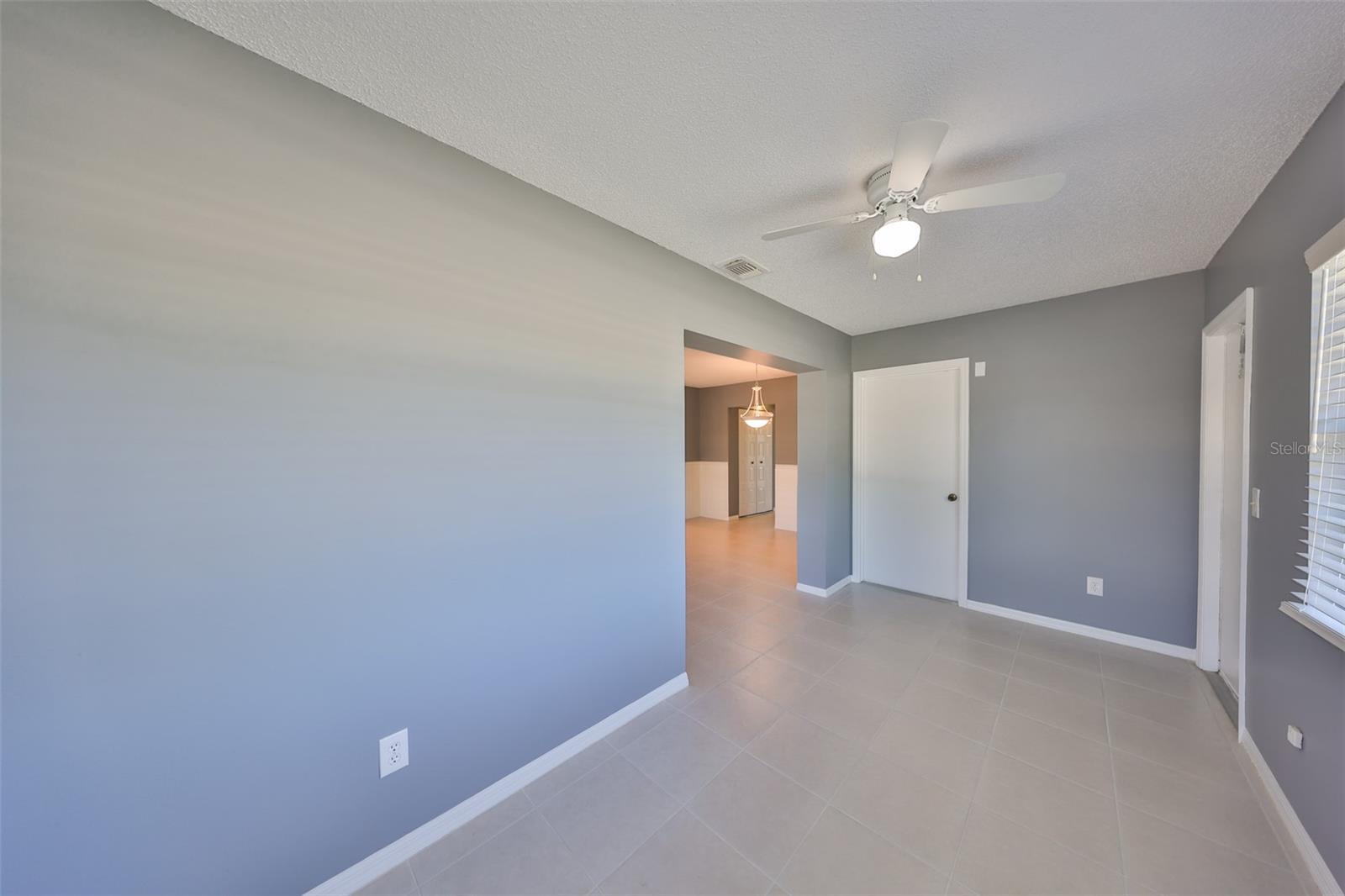 Image 26 of 38 For 124 Gloucester Boulevard 355j