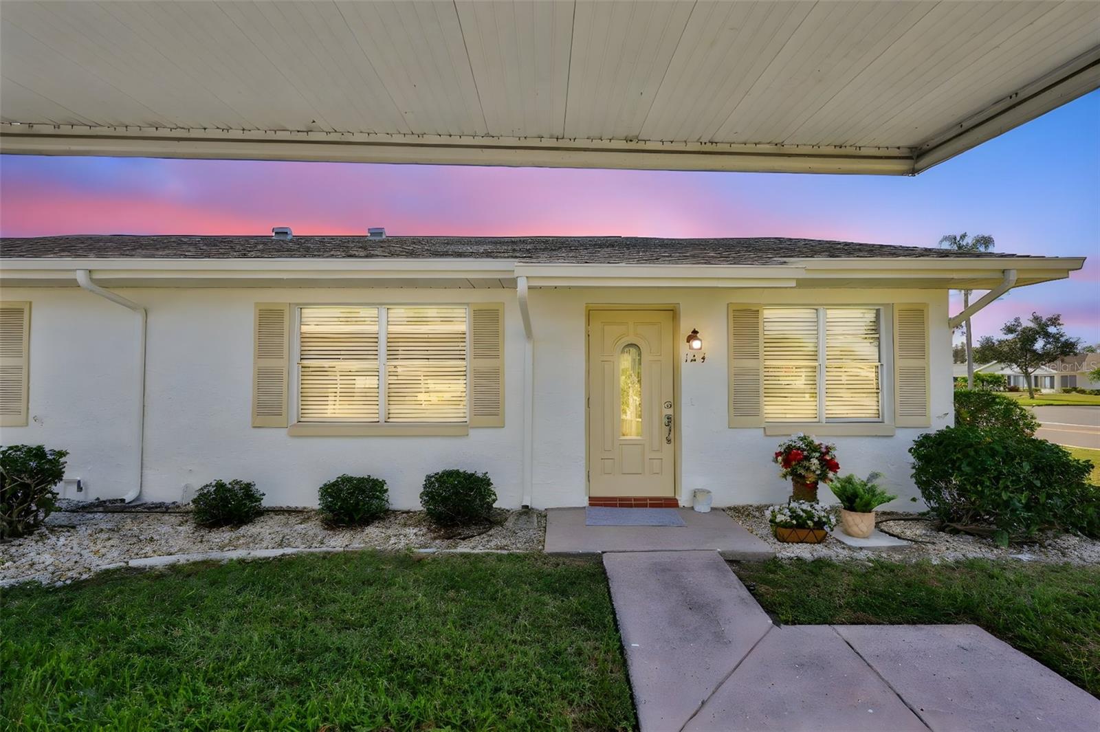 Image 4 of 38 For 124 Gloucester Boulevard 355j