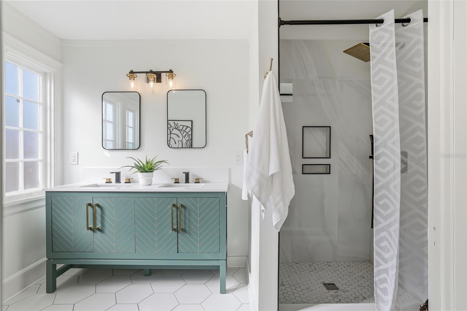 Image 18 of 27 For 918 45th Street N