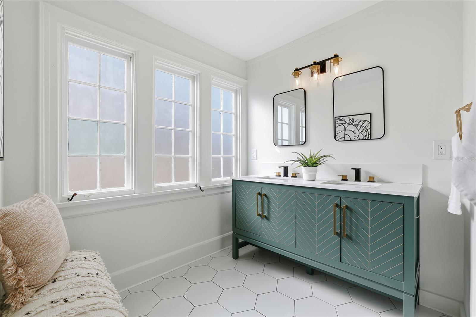 Image 19 of 27 For 918 45th Street N