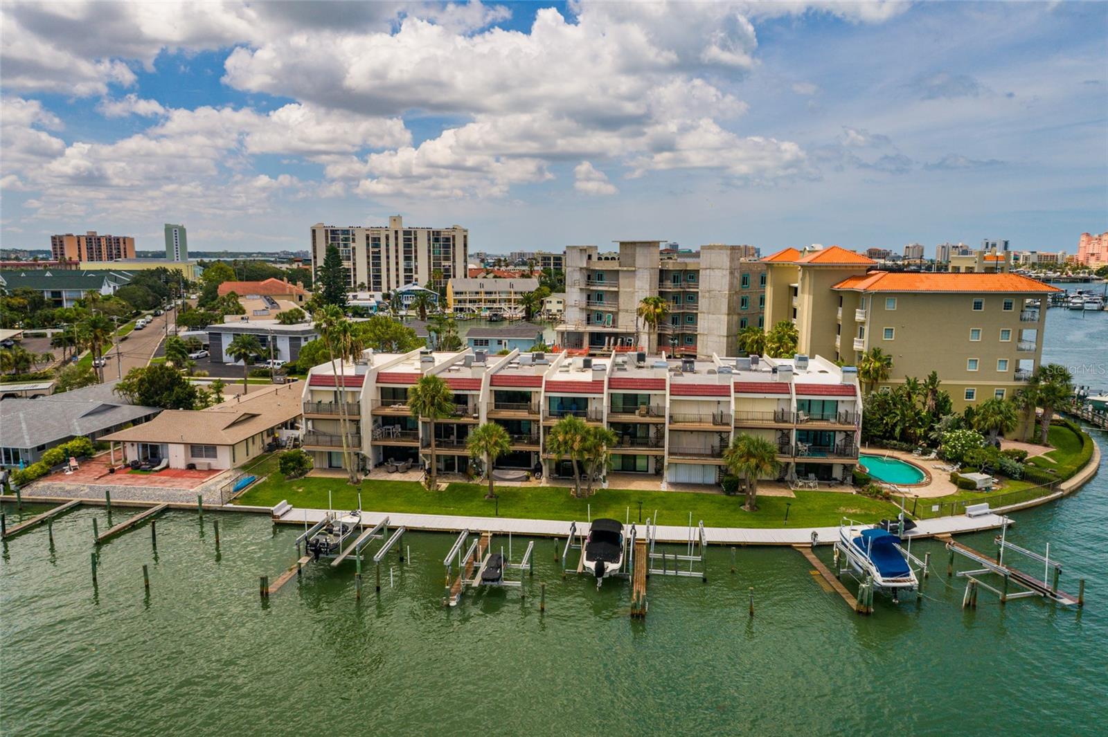 Image 19 of 20 For 222 Skiff Point