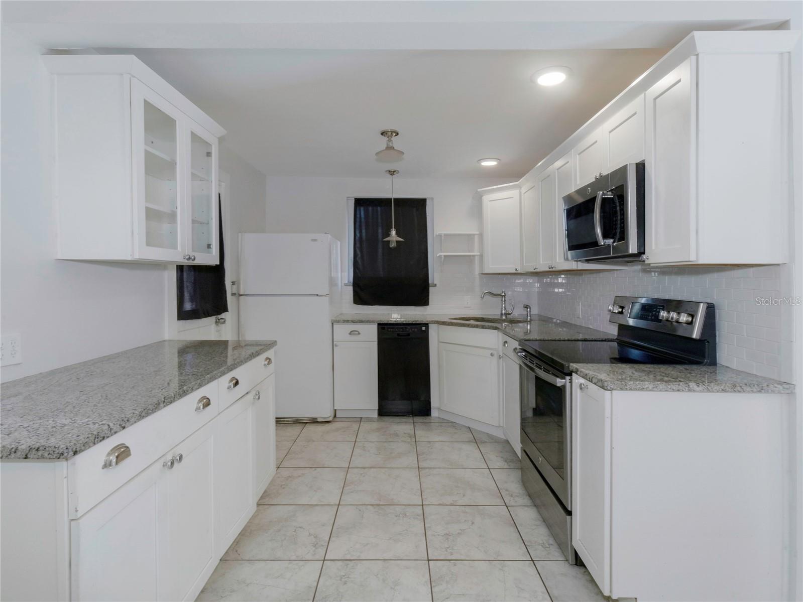 Image 10 of 25 For 2808 Clinton Street S E