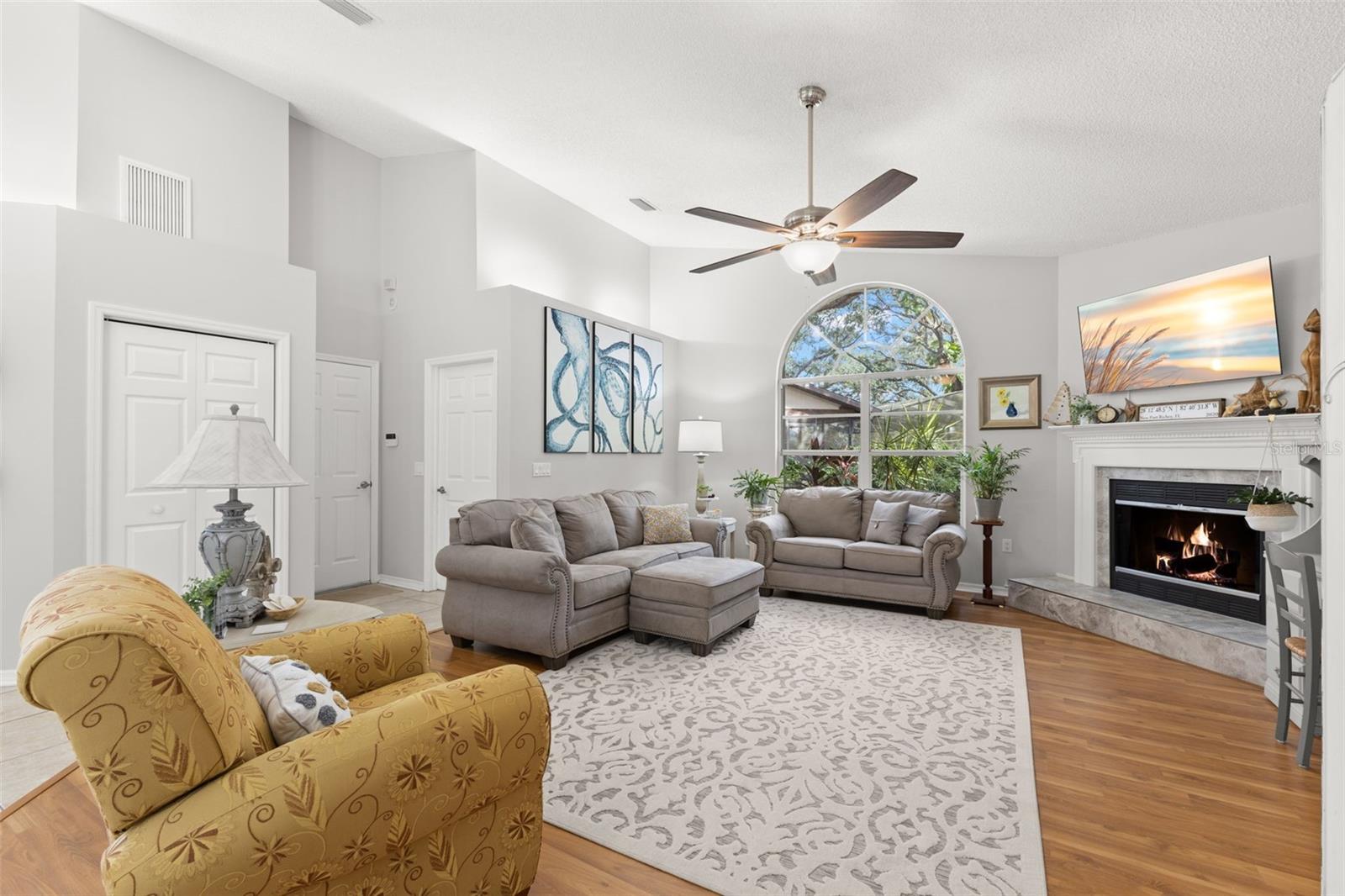 Image 15 of 47 For 3734 Thornbush Lane