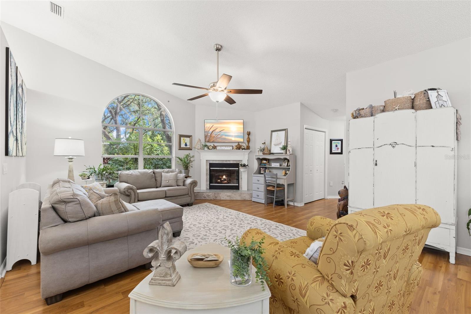 Image 5 of 47 For 3734 Thornbush Lane