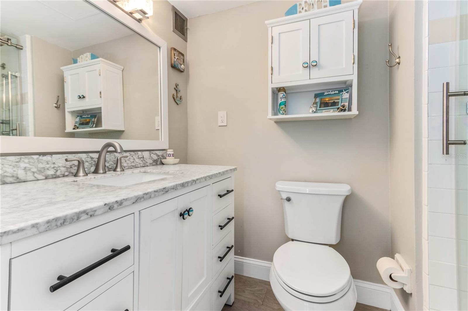 Image 16 of 52 For 31 Island Way 409