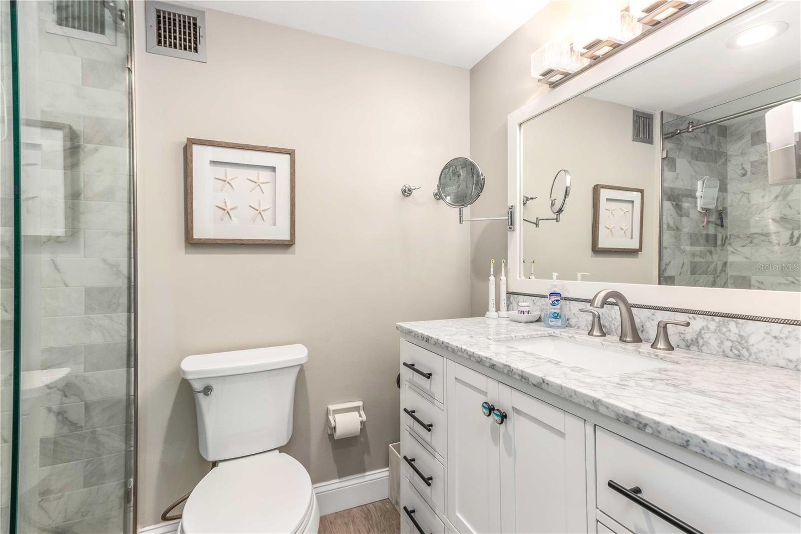 Image 23 of 52 For 31 Island Way 409