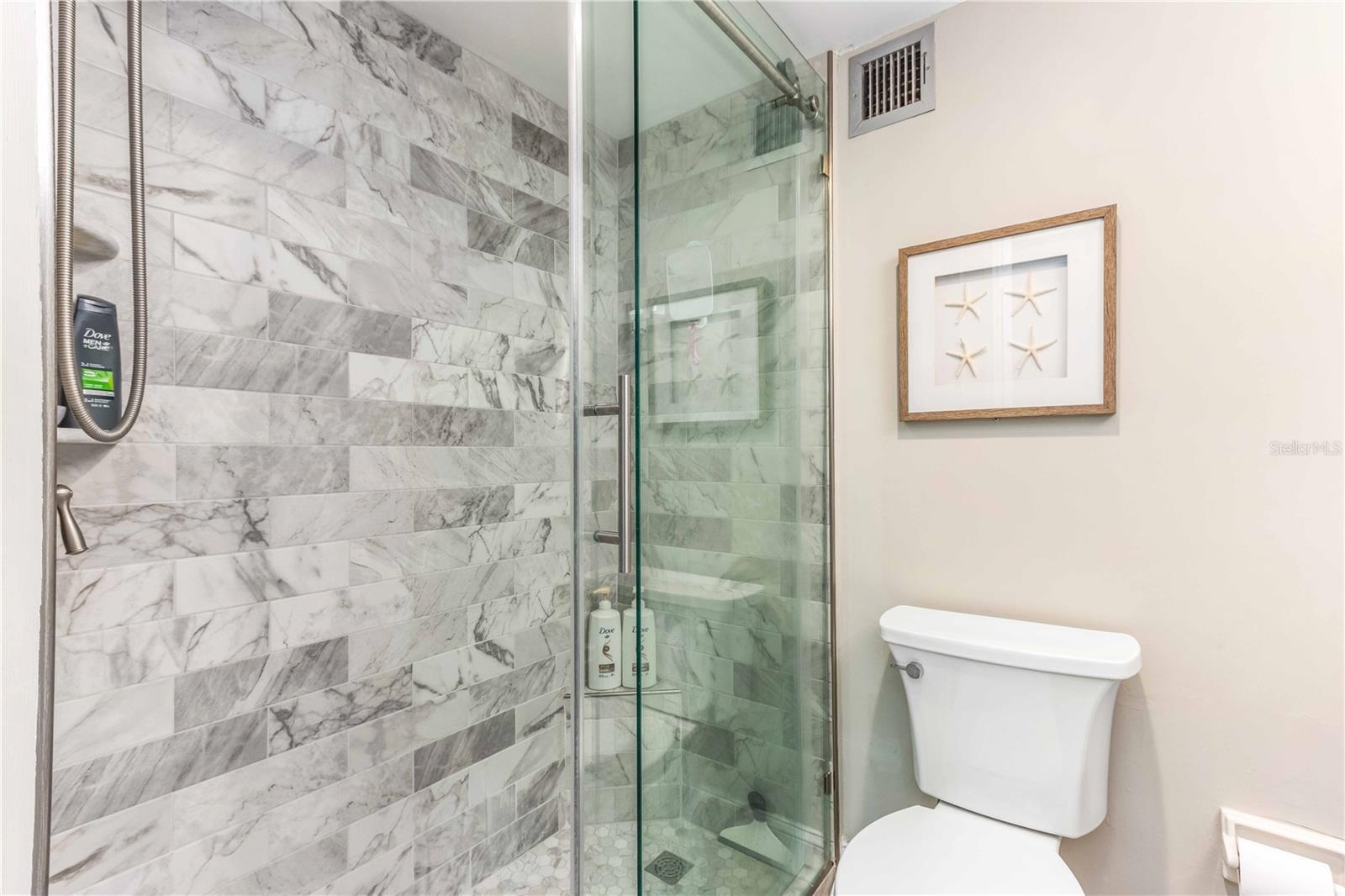 Image 24 of 52 For 31 Island Way 409