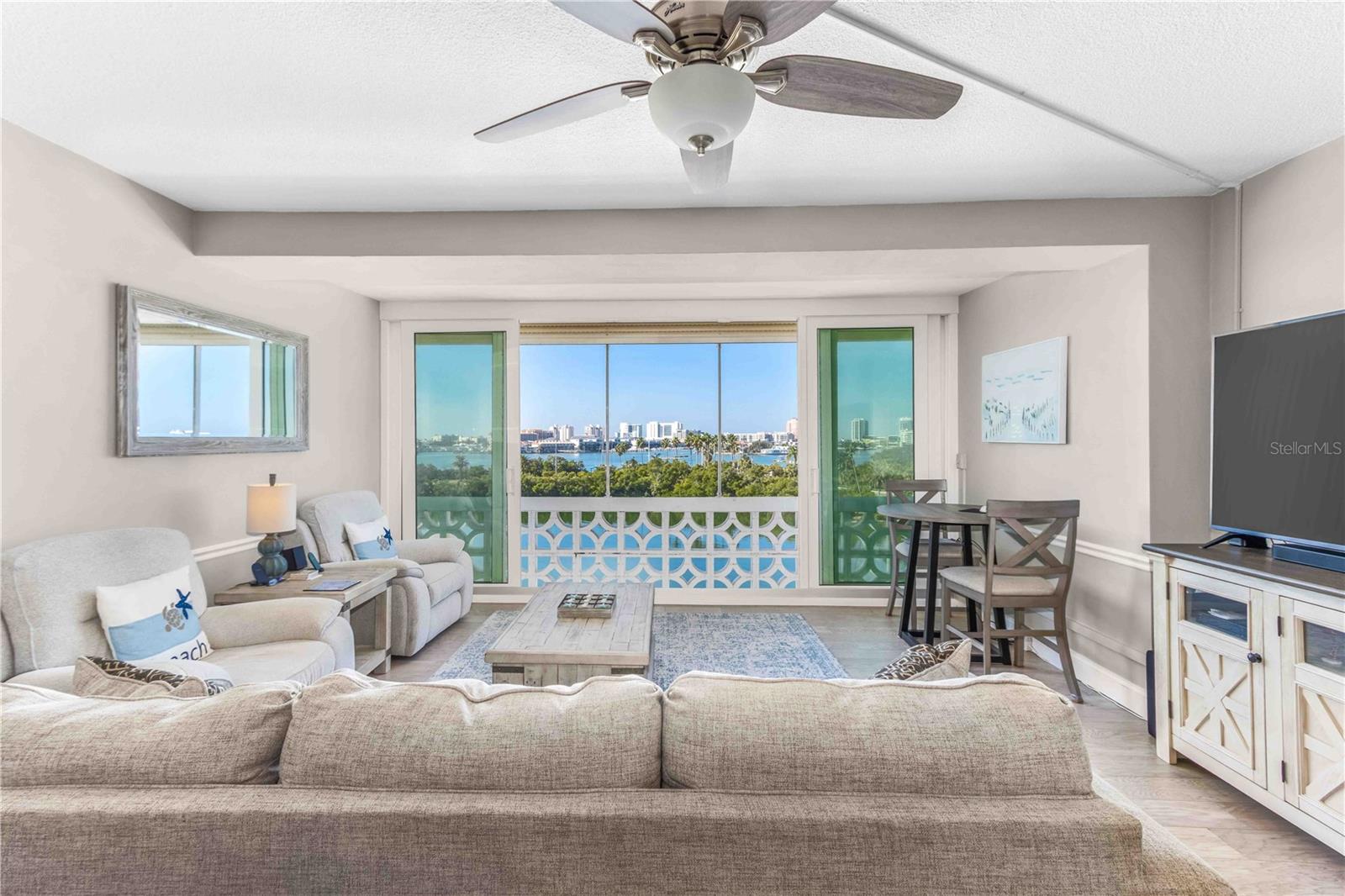 Image 27 of 52 For 31 Island Way 409