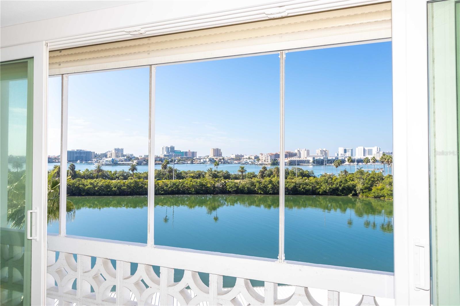 Image 28 of 52 For 31 Island Way 409