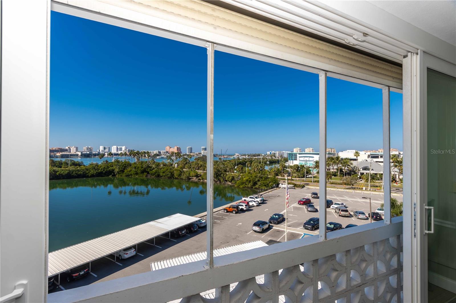 Image 29 of 52 For 31 Island Way 409