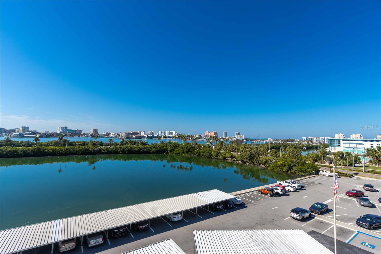 Image 30 of 52 For 31 Island Way 409