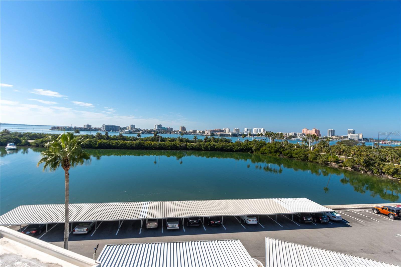 Image 31 of 52 For 31 Island Way 409