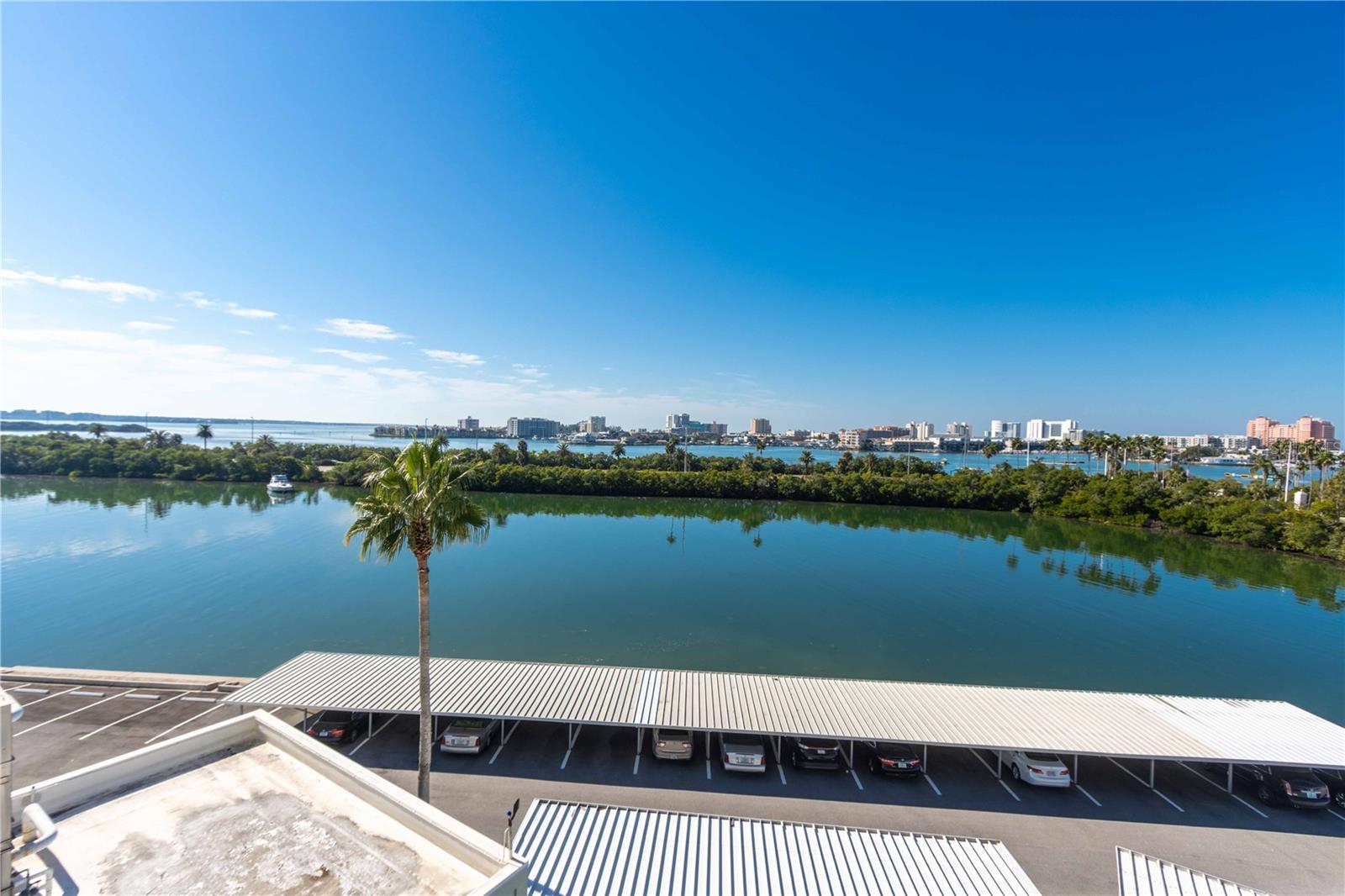 Image 32 of 52 For 31 Island Way 409