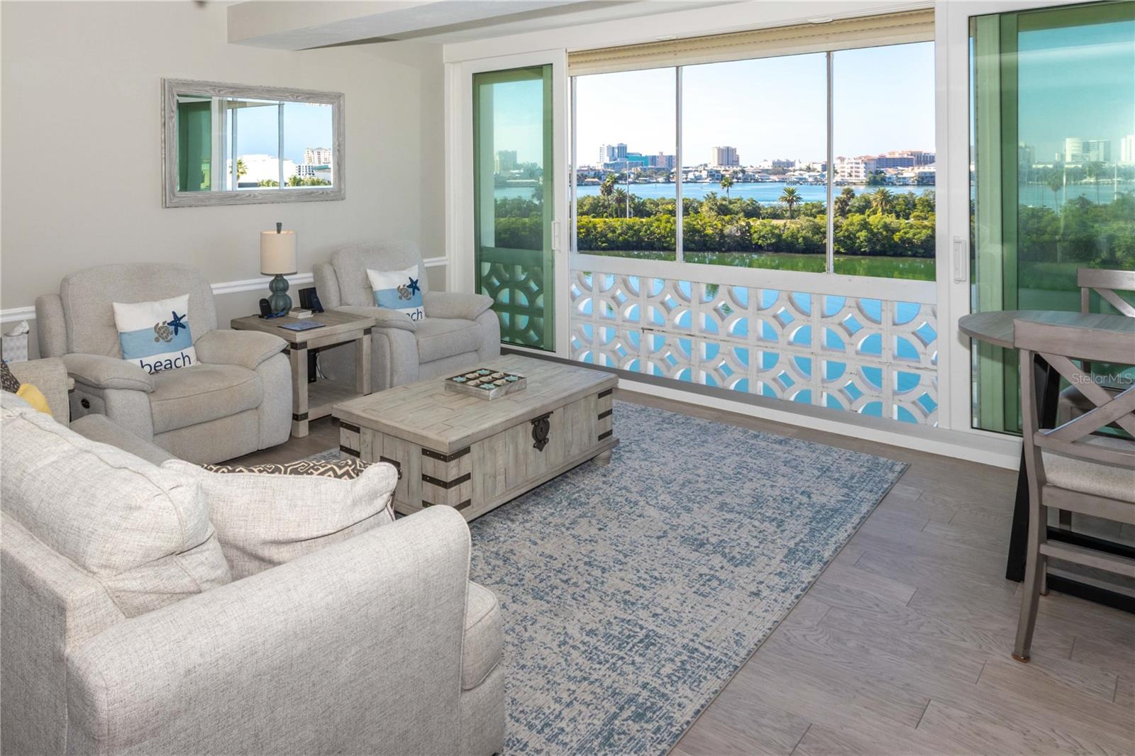 Image 34 of 52 For 31 Island Way 409